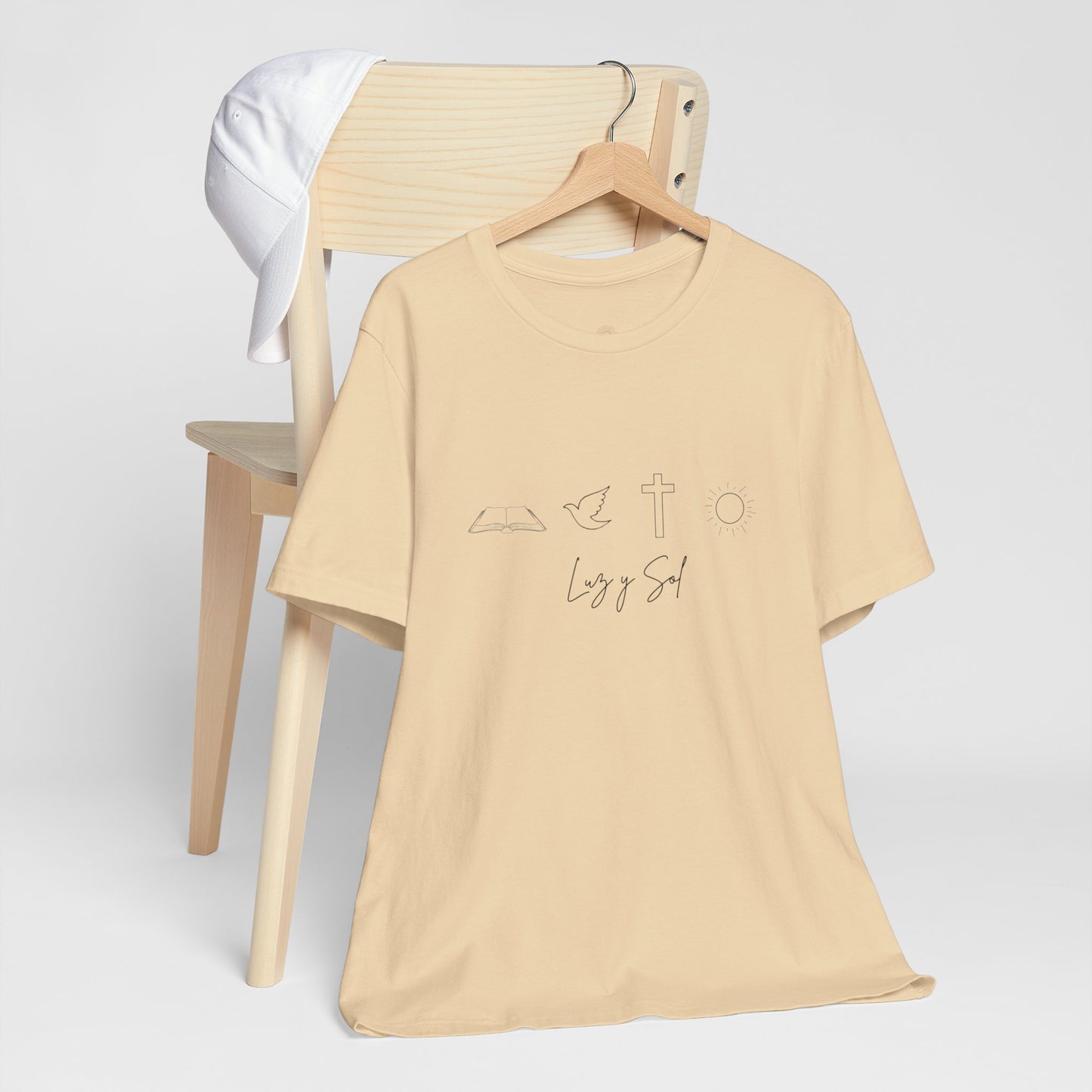 "Luz y Sol", Diseño de Símbolo de Fe (Camiseta Unisex Softstyle con Mensaje Inspirador)