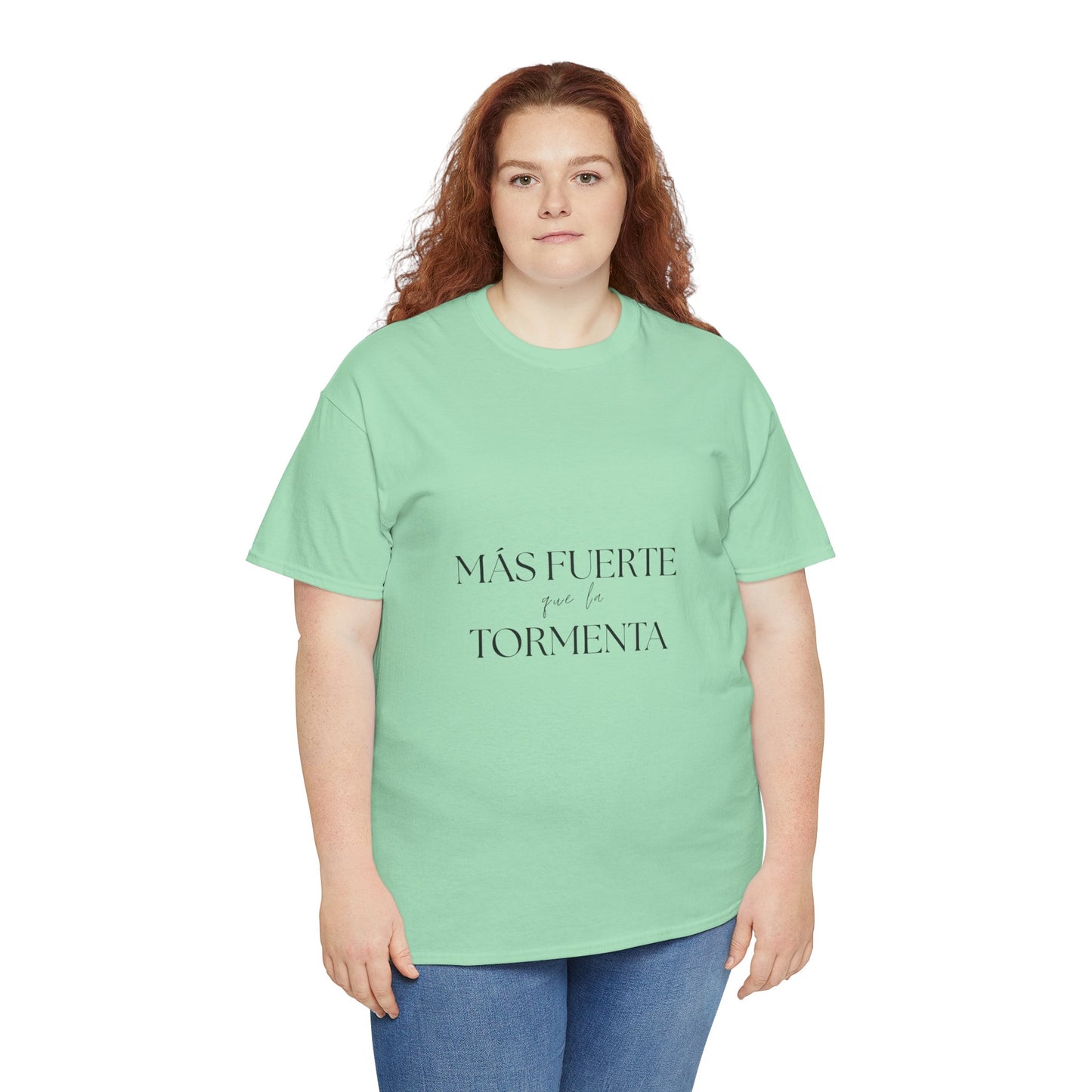 "Más Fuerte que la Tormenta" (Camiseta Unisex de Algodón Resistente Inspirada en la Fe)