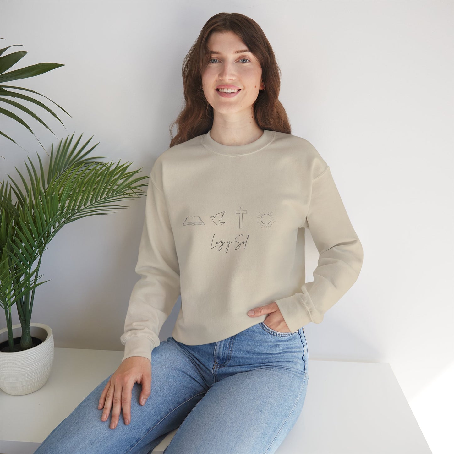 "Diseño con Vibras de Luz y Sol" , Sudadera Unisex de Cuello Redondo y Alta Durabilidad.