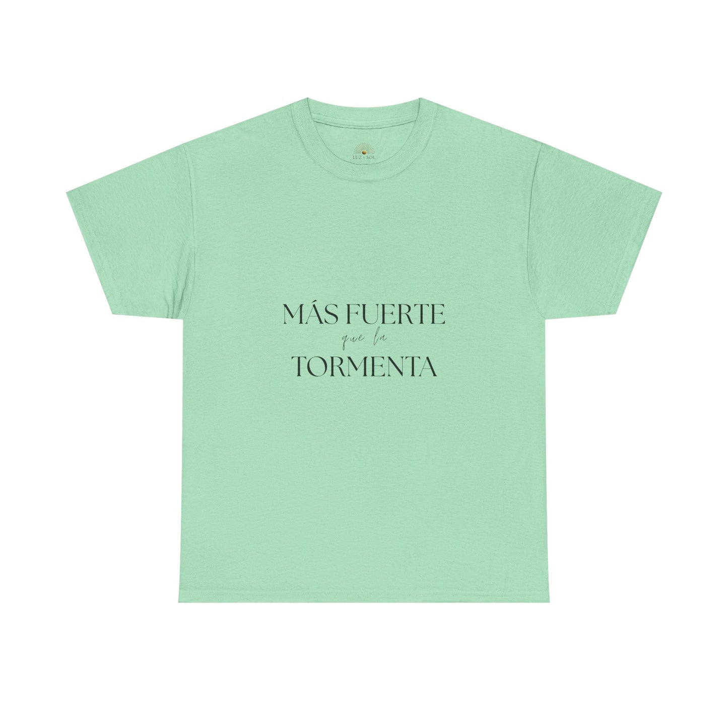 "Más Fuerte que la Tormenta" (Camiseta Unisex de Algodón Resistente Inspirada en la Fe)