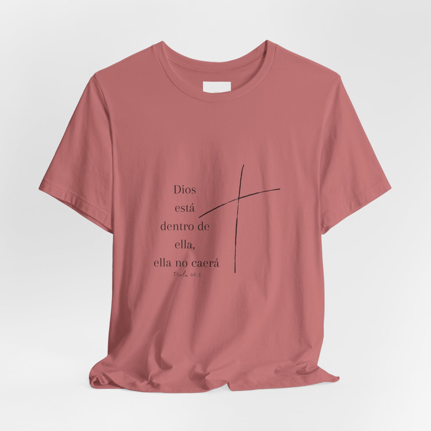 'Dios está dentro de ella, ella no caerá', Camiseta Unisex Softstyle con Mensaje Inspirador