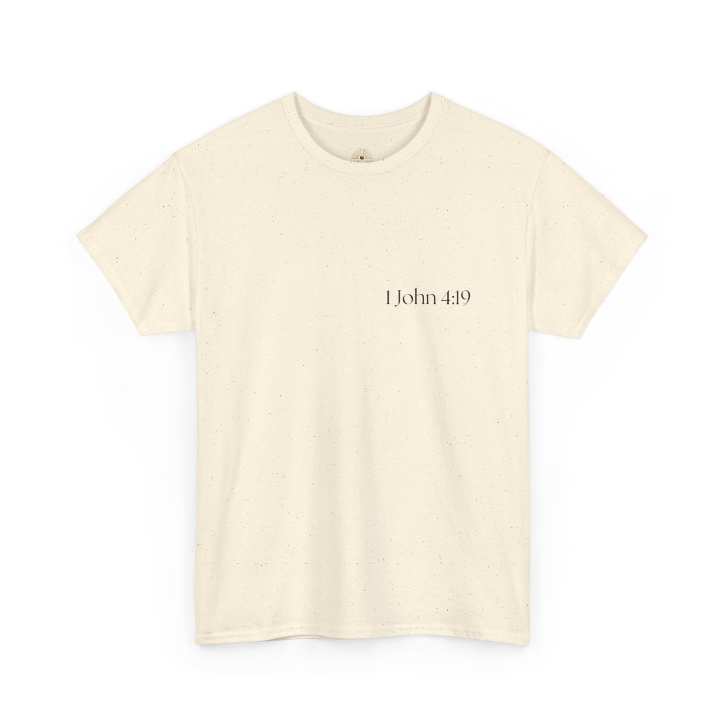 "Amaos los Unos a los Otros", John 4:19 (Camiseta Unisex de Algodón Resistente Inspirada en la Fe)